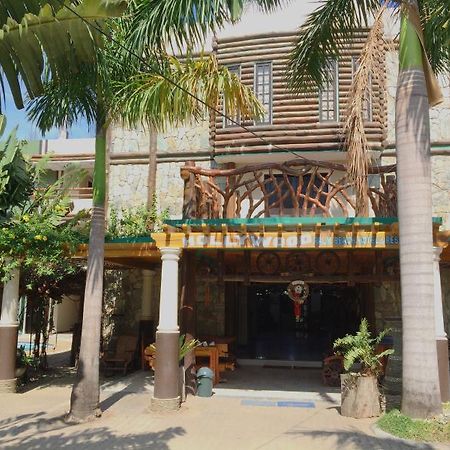 White Beach Resort Bar & Restaurant Puerto Galera Exteriér fotografie